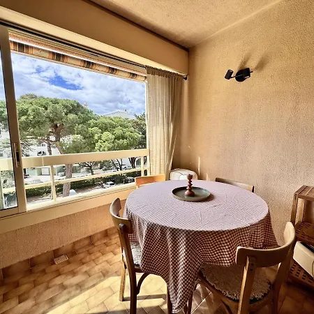 Sur Le Port De Hyeres, Proche Des Plages Апартаменты *