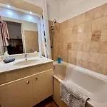 Sur Le Port De Hyeres, Proche Des Plages Apartment