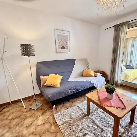 Sur Le Port De Hyeres, Proche Des Plages Hyeres