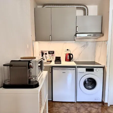 Sur Le Port De Hyeres, Proche Des Plages Apartment